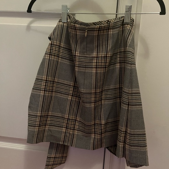 Aritzia plaid skirt 00 - Picture 3 of 3